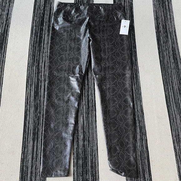 NWT 7 For All Mankind Snake Skin Faux Leather High Rise Leggings in Black - Picture 3 of 8